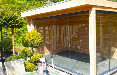 Veranda-met-gehard-glazen-schuifwand-1000px Veranda met gehard glazen schuifwand